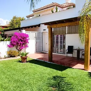Con Jardin Y Piscina En Playa Estepona