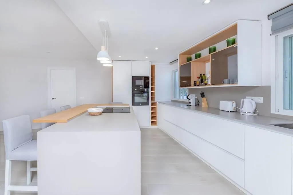 Amazing 4 Bed Beachfront Dominion Beach Rdr358 Estepona